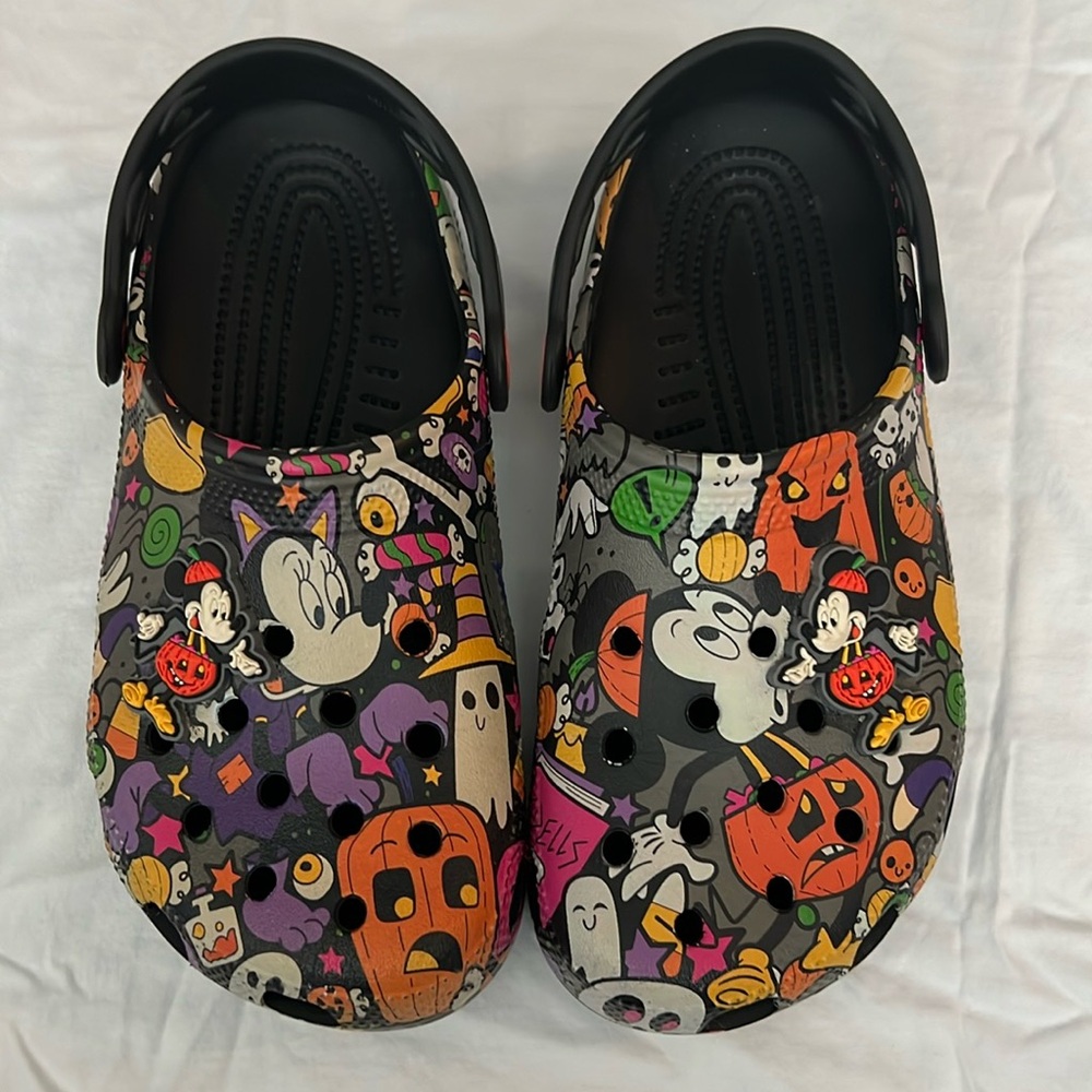 Disney Halloween Crocs M4 W6 gently worn.